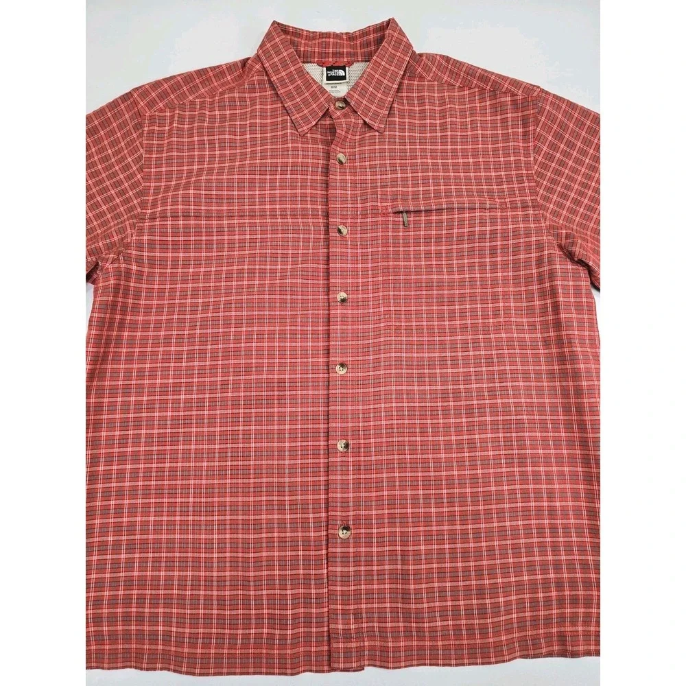 The North Face Mens Medium Plaid Short Sleeve Button Down Shirt